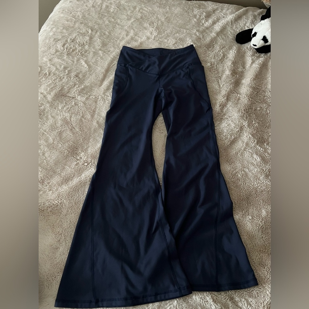 S SHORT navy blue flare crossover leggings